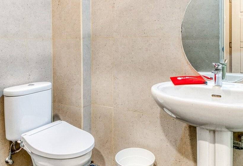 Номер Стандарт, Reddoorz Plus Near Taman Ismail Marzuki