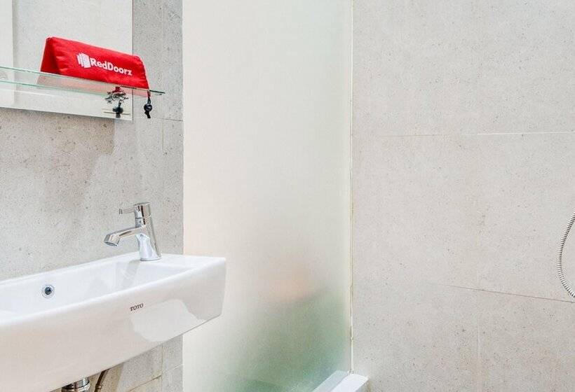 Люкс, Reddoorz Plus Near Taman Ismail Marzuki