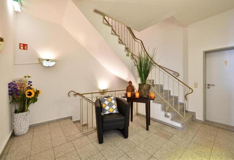 استودیوی استاندارد, Ford Apartment