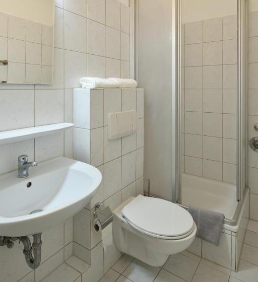 استودیوی استاندارد, Ford Apartment