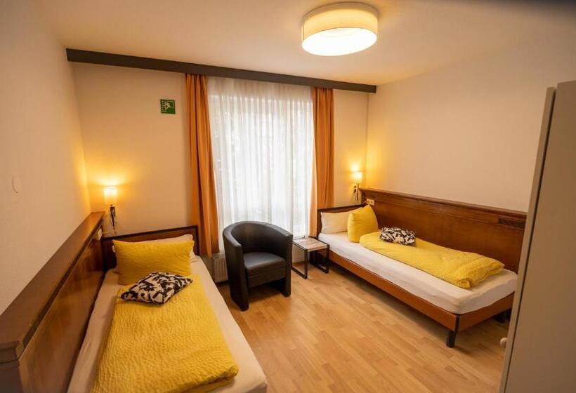 استودیوی استاندارد, Ford Apartment