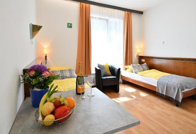 استودیوی استاندارد, Ford Apartment
