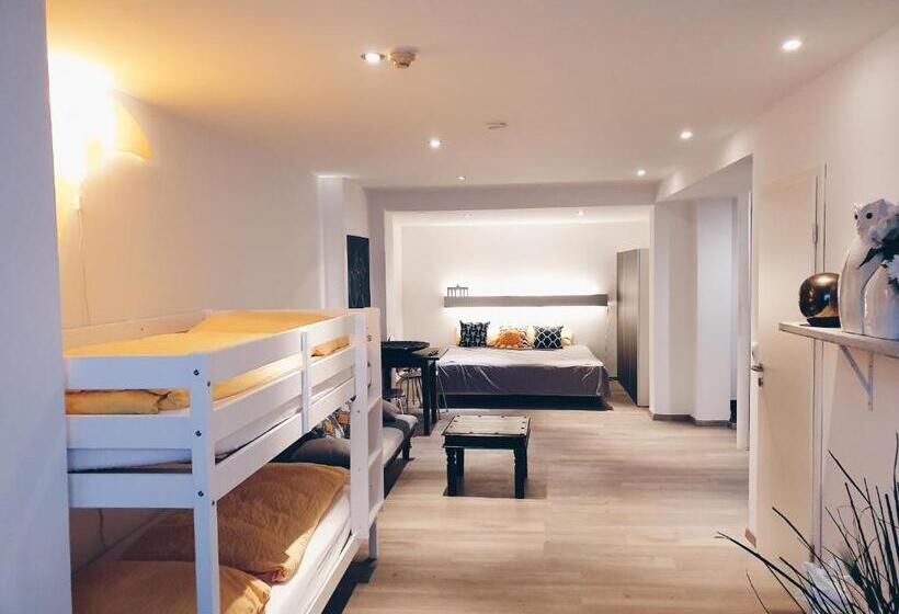 آپارتمان 1 خوابه همکف, Ford Apartment