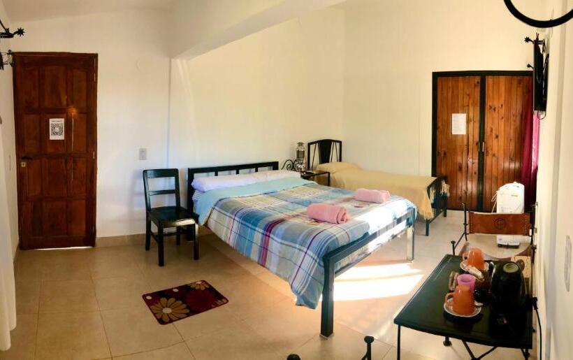 스탠다드 트리플 룸, Hostal Los Faroles Chicoana