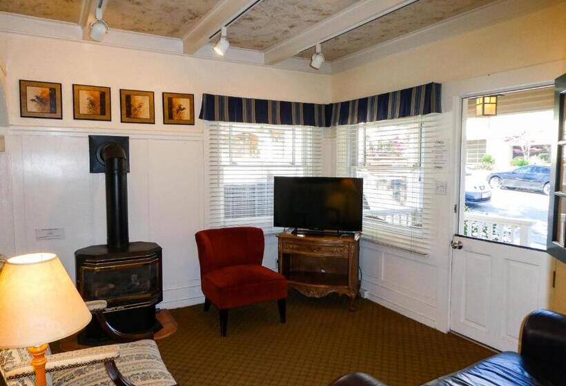 ２ベッドルームハウス, Briarwood Inn