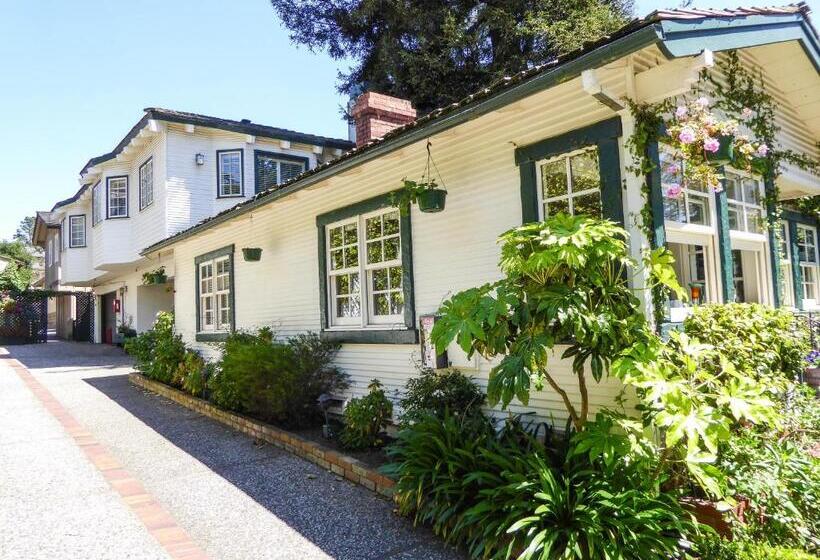 １ベッドルームペントハウスアパート, Briarwood Inn