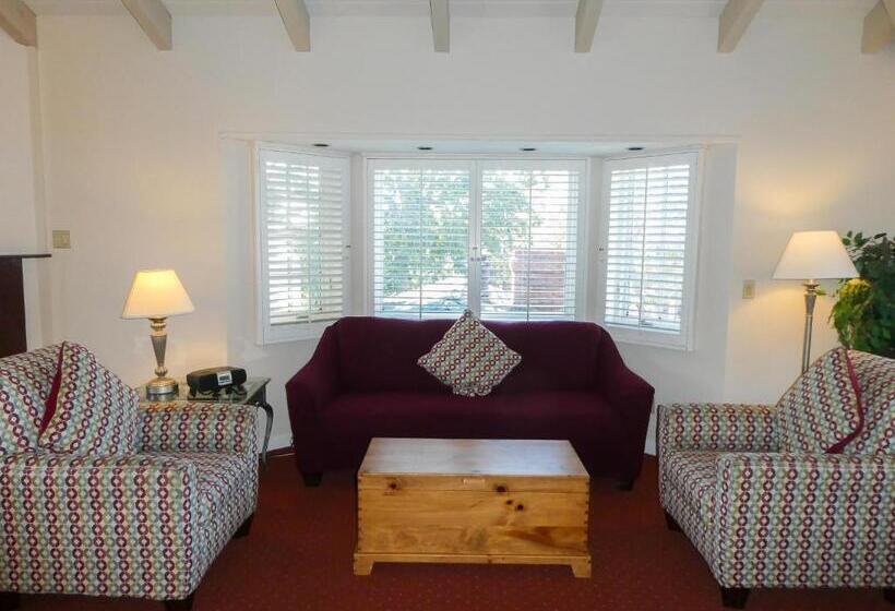 １ベッドルームペントハウスアパート, Briarwood Inn