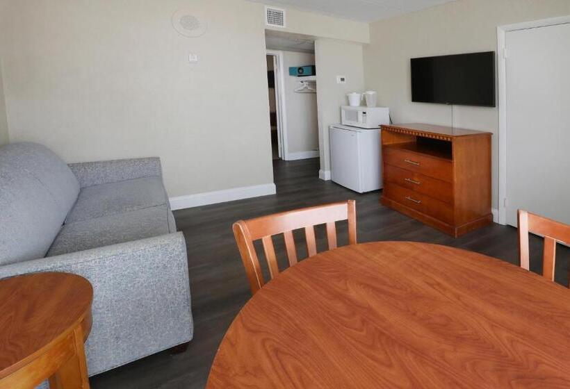 سوییت با چشم‌انداز استخر, Biscayne Family Resort