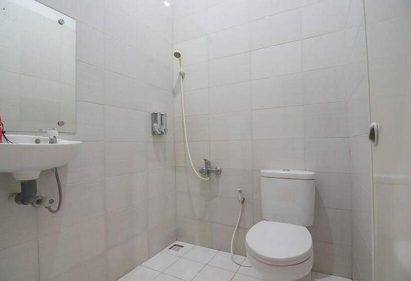 Номер Deluxe, Reddoorz Near Alun Alun Subang