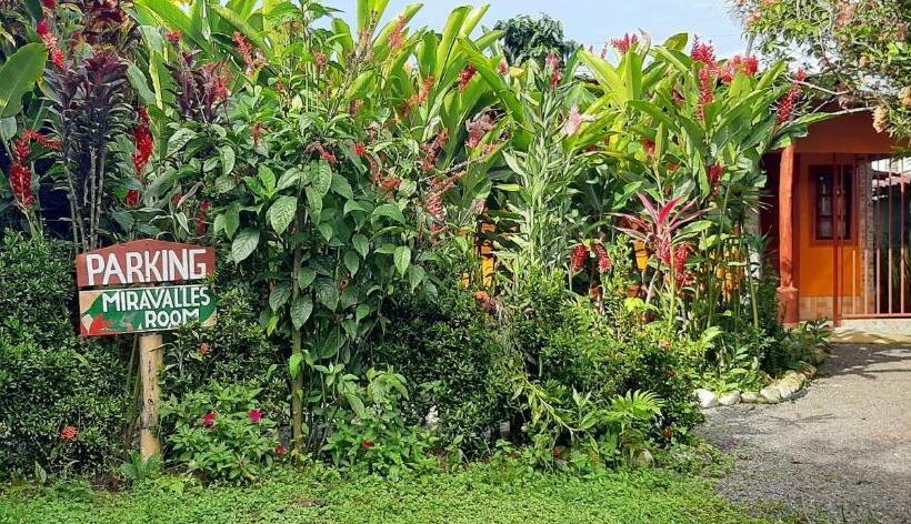 اتاق خانوادگی با چشم‌انداز باغ, Jardin Entre Montañas