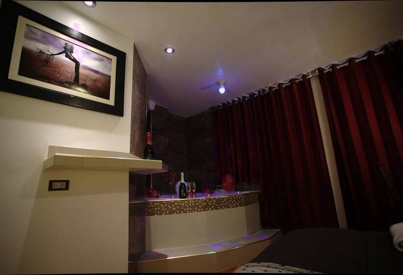 استودیوی لوکس, Puno Victoria Suites
