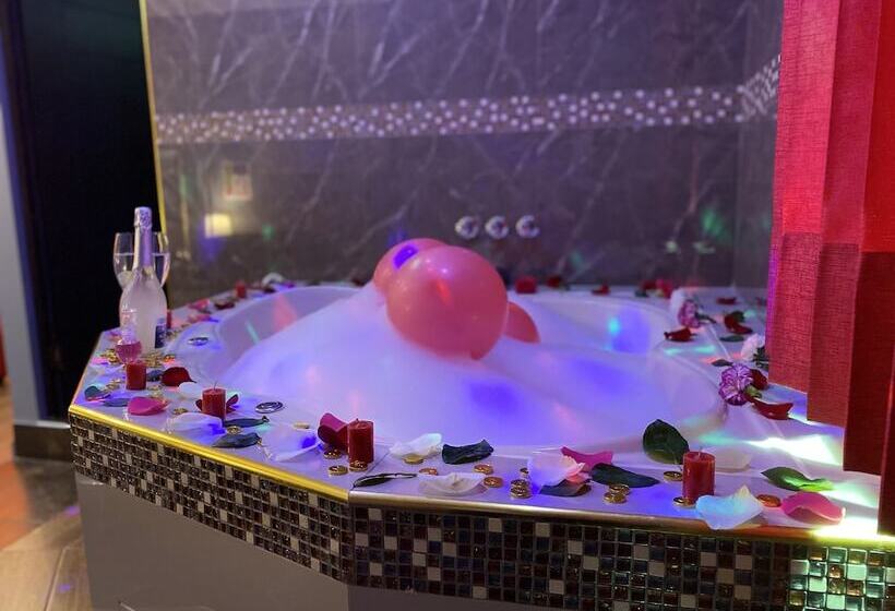 استودیوی لوکس, Puno Victoria Suites