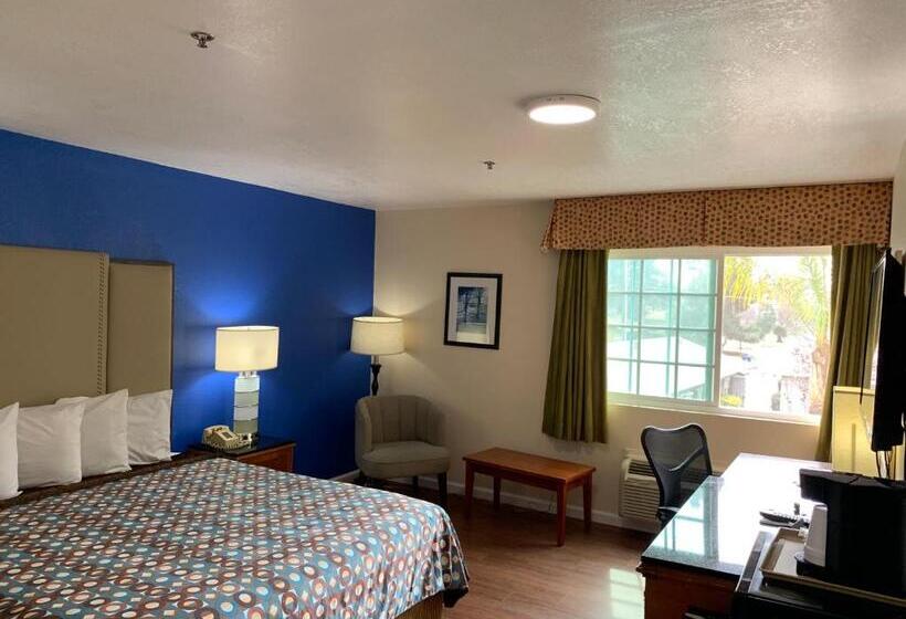 스탠다드 룸 킹사이즈 침대, California Inn And Suites Bakersfield