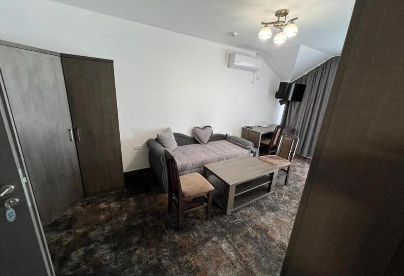 Номер Стандарт Трехместный, Motel Infinit