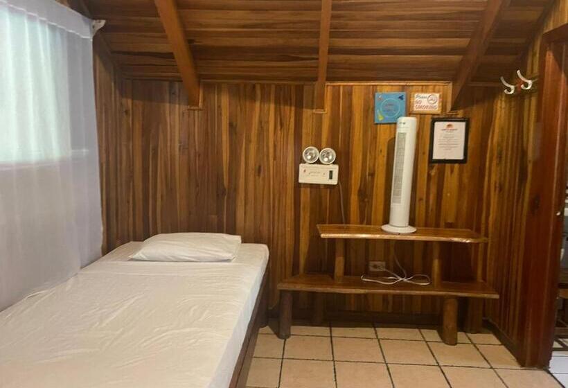 اتاق استاندارد سه تخته با چشم‌انداز باغ, Beach Cabinas