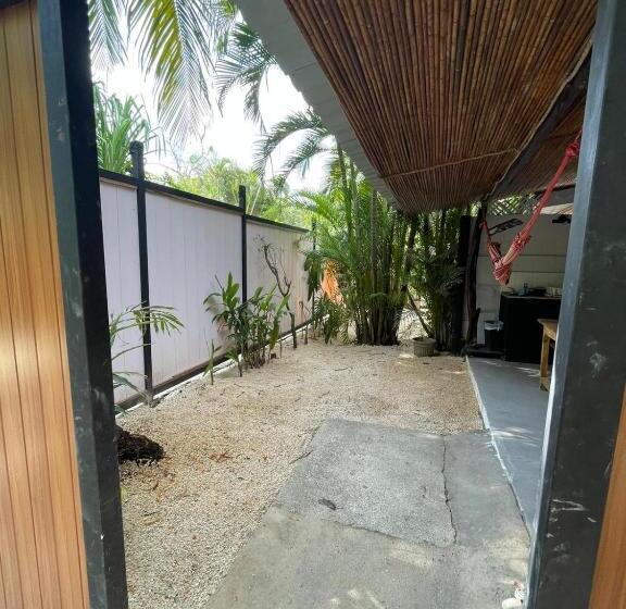 اتاق استاندارد چهارنفره با چشم‌انداز باغ, Beach Cabinas