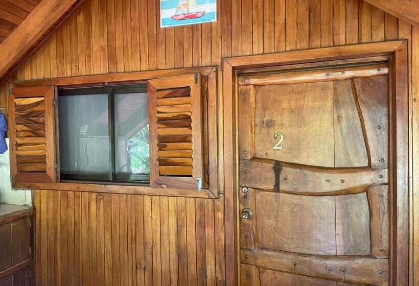 اتاق استاندارد سه تخته با چشم‌انداز باغ, Beach Cabinas