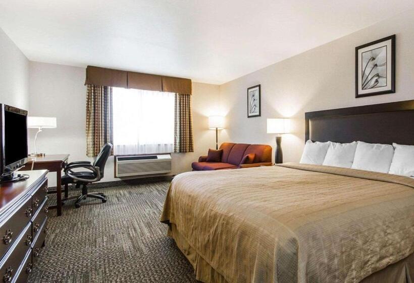 Стандартный Номер Кровать Кинг, Quality Inn & Suites Stoughton  Madison South