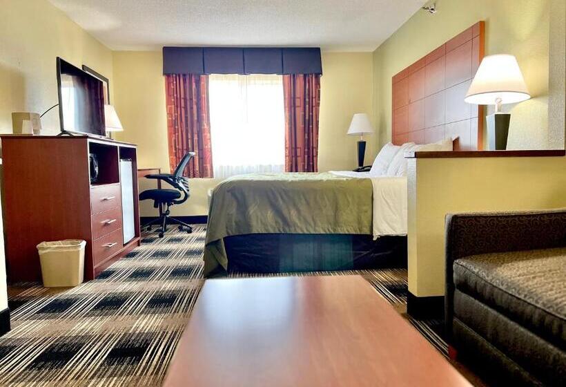 Люкс Кровать Кинг, Quality Inn & Suites Wisconsin Dells Downtown   Waterparks Area