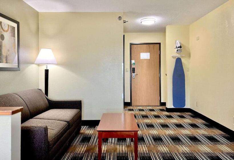 Люкс Кровать Кинг, Quality Inn & Suites Wisconsin Dells Downtown   Waterparks Area