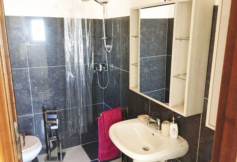 اتاق لوکس سه تخته, B&b Vìlla Ragno