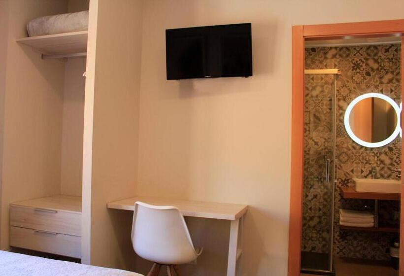 חדר סטנדרט, Hostal La Romànica