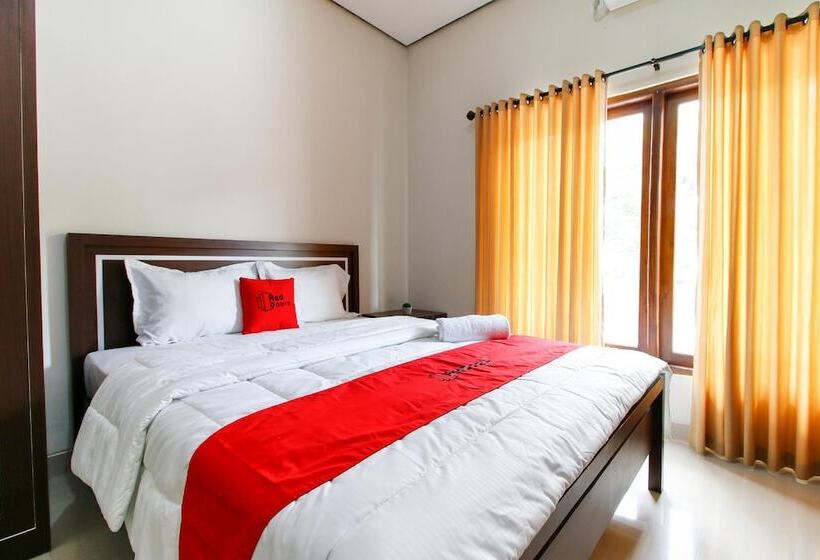 Номер Deluxe, Reddoorz @ Jalan Palagan
