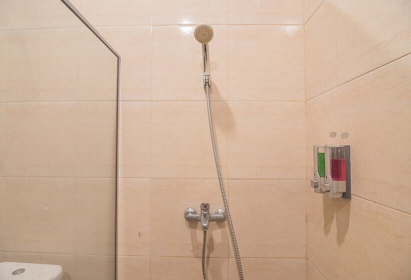 Кровать в Общей Комнате, Reddoorz Hostel @ Grand Pangandaran