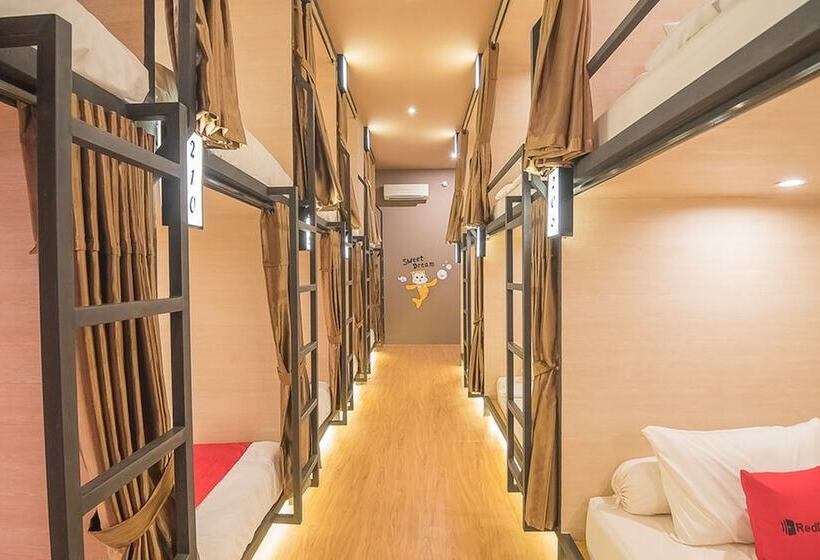 Кровать в Общей Комнате, Reddoorz Hostel @ Grand Pangandaran