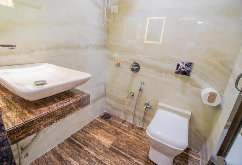 اتاق استاندارد چهار تخته, Onn Shelter Inn