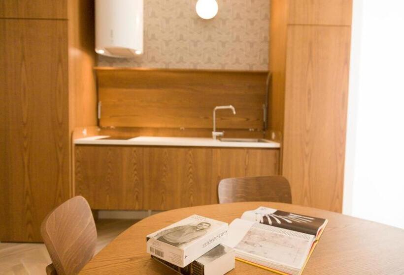 آپارتمان 1 خوابه, Metropolitan Suites