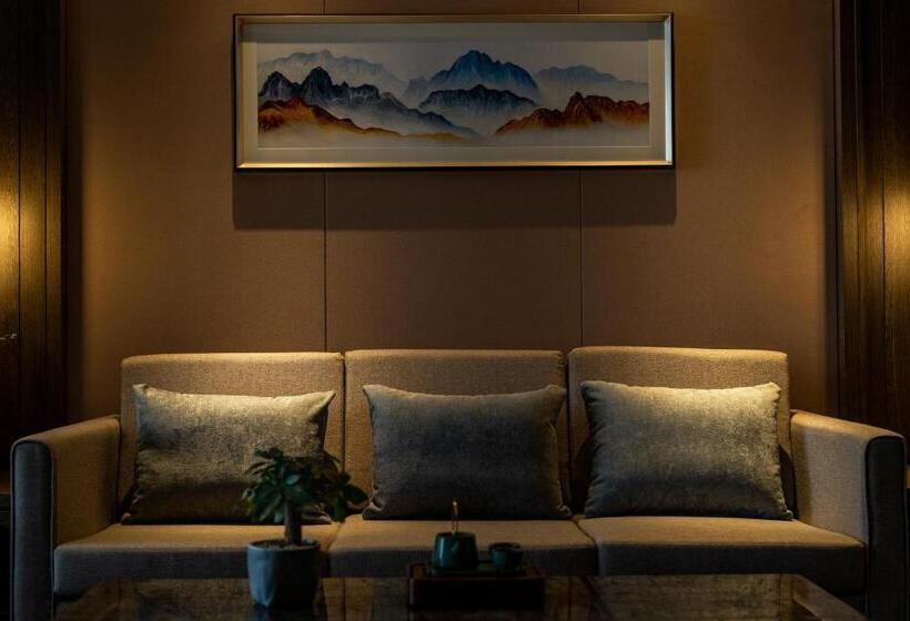 اتاق استاندارد با چشم‌انداز, Jinling Grand