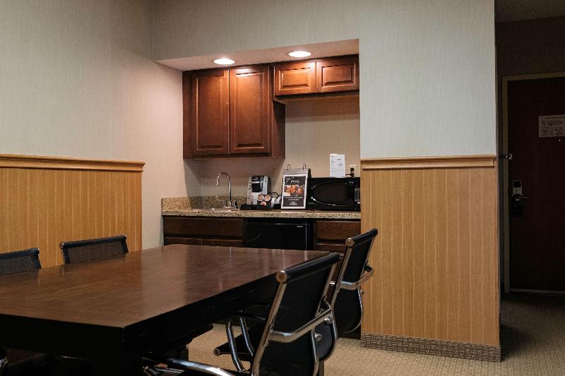 Люкс Кровать Кинг, Holiday Inn Express & Suites   Olathe North, An Ihg