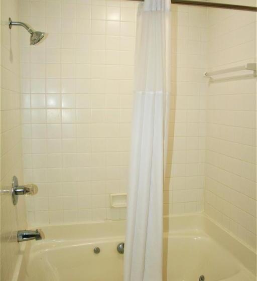 스위트 킹사이즈 침대, Quality Inn & Suites Kearneysville  Martinsburg