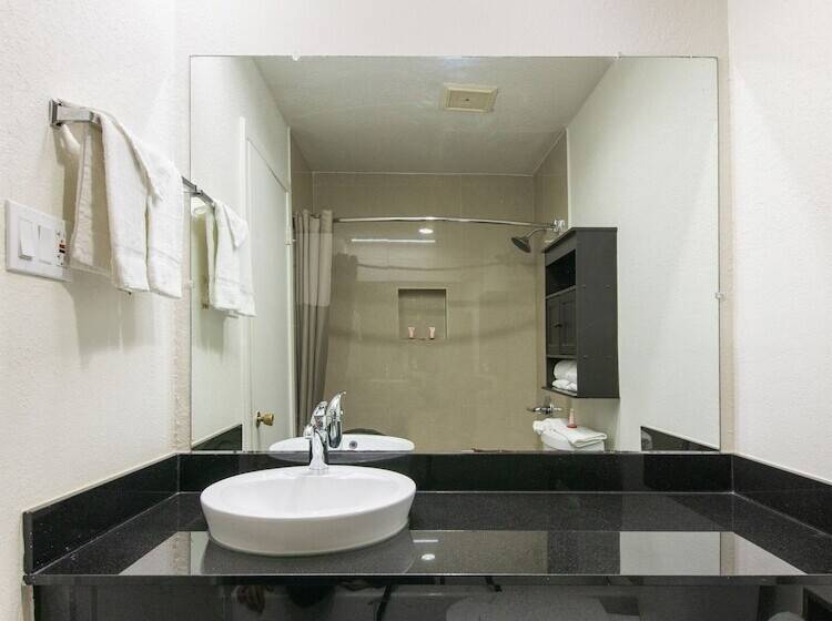 Номер Премиум, OYO Hotel Irving DFW Airport North
