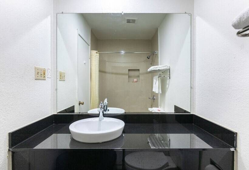 Номер Премиум, OYO Hotel Irving DFW Airport North