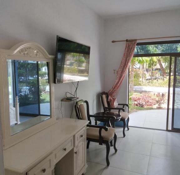 디럭스 룸, Coconut Tree Village Beach Resort