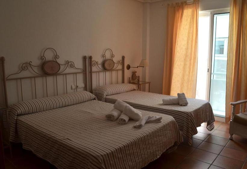 标准三人间, Hostal Doña Antonia