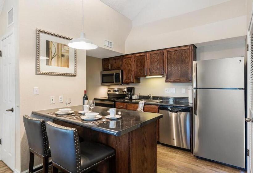 Standard-studio, Chase Suite  El Paso