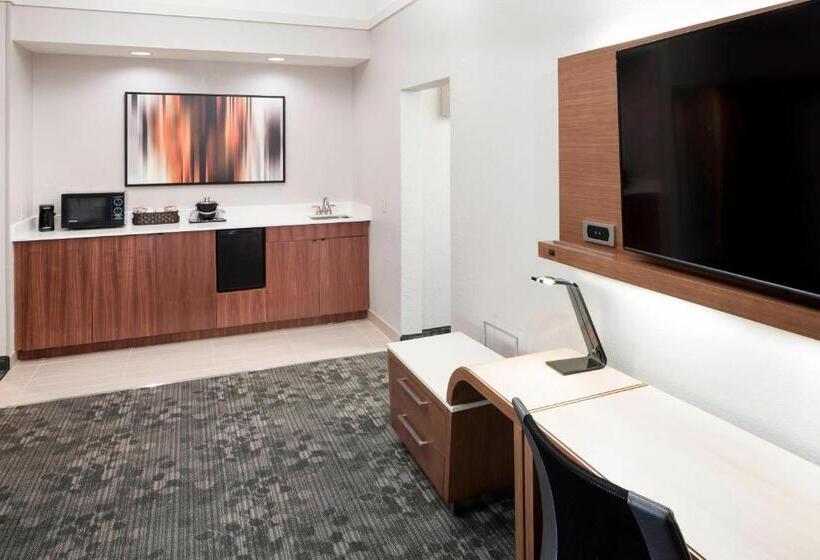 스위트 킹사이즈 침대, Courtyard By Marriott Pensacola