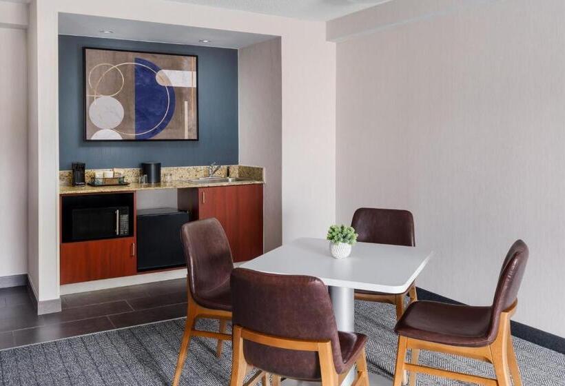 Люкс Executive Кровать Кинг, Courtyard Manchesterboston Regional Airport