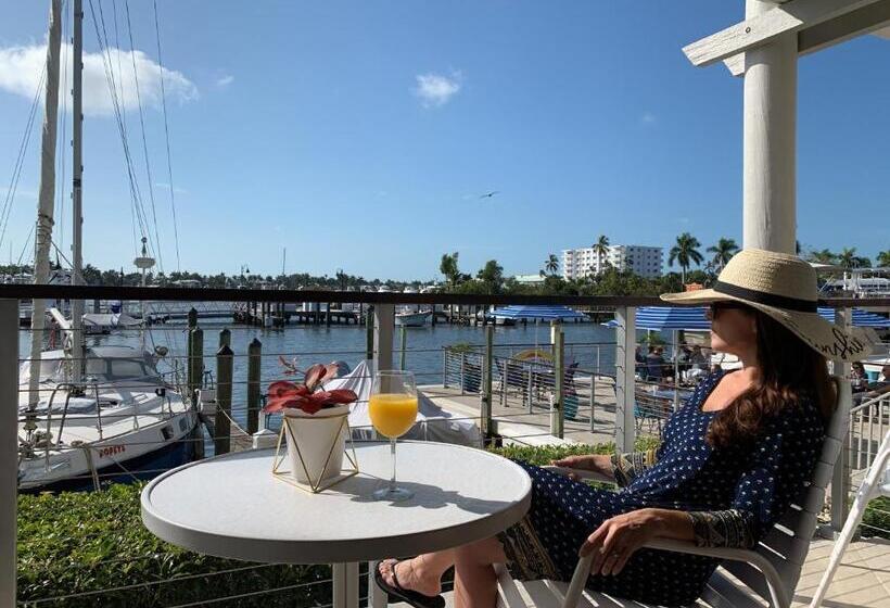 带大床的豪华间, Cove Inn On Naples Bay