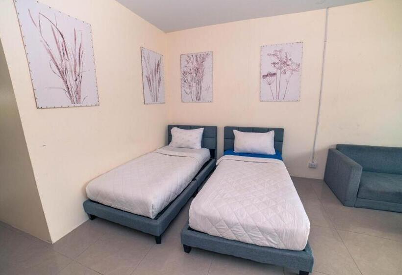 Кровать в Общей Комнате, Leo Hostel