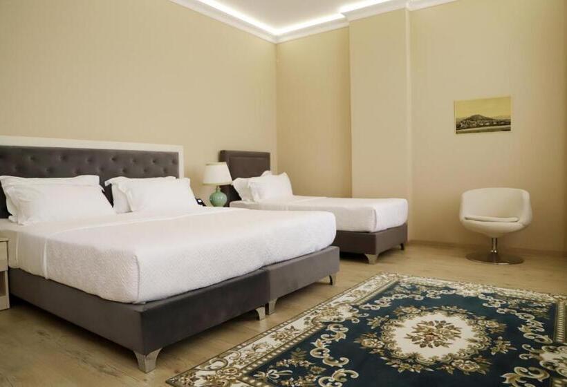 اتاق لوکس سه تخته, Colombo