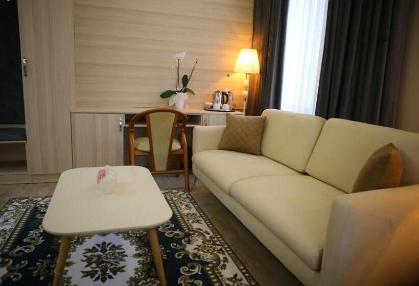 سوییت جونیور, Colombo