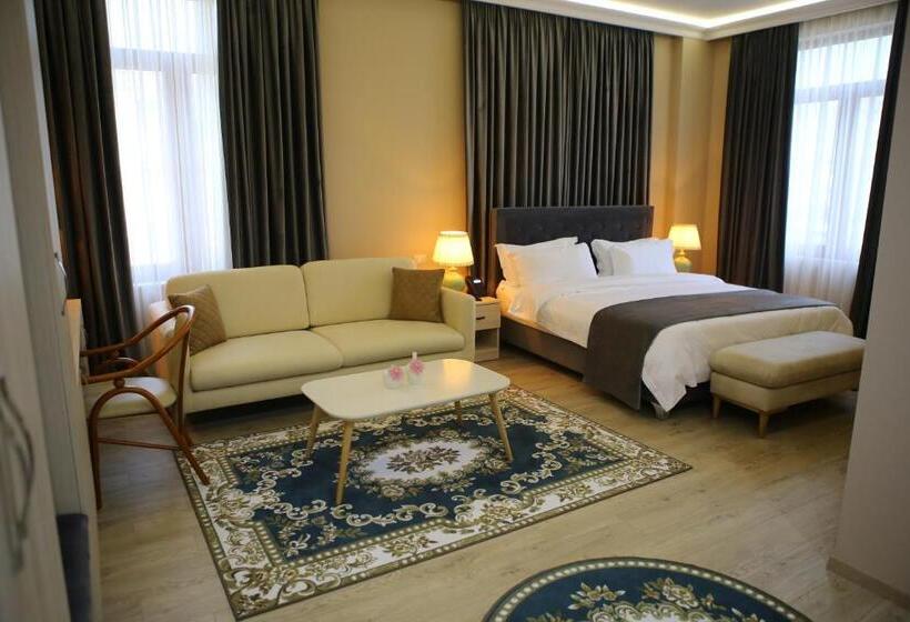 سوییت جونیور, Colombo