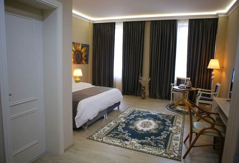 اتاق لوکس, Colombo