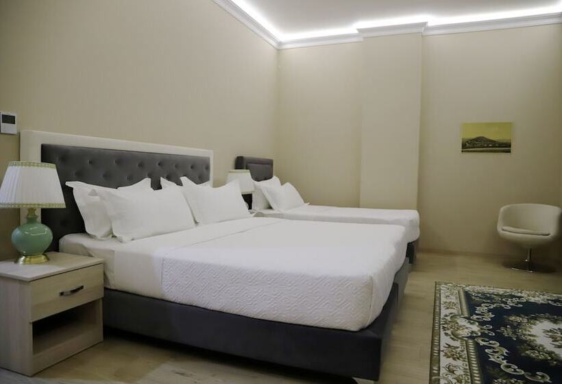 اتاق لوکس سه تخته, Colombo