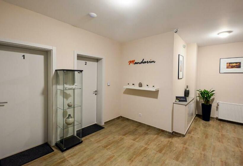 استودیوی استاندارد, Mandarin Premium Apartments