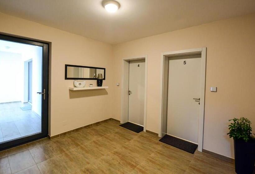 سوییت خانوادگی, Mandarin Premium Apartments